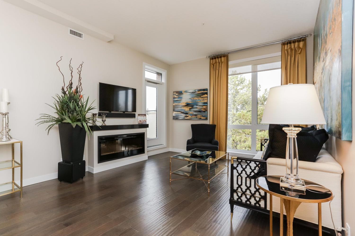 Bentley Condos - Image 6